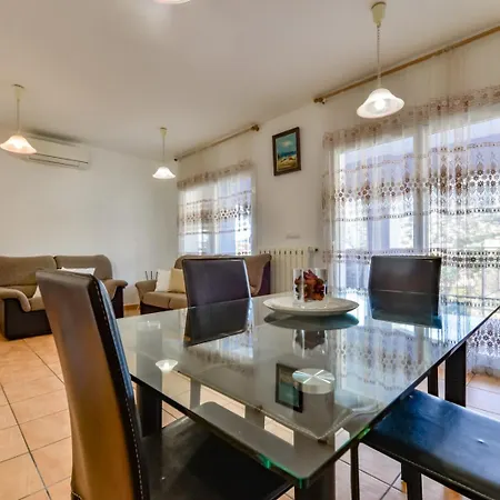 Villas Guzman - Grinev Holiday home